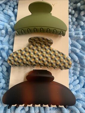 Olive Green Hair Claw Clip - Neutral Brand